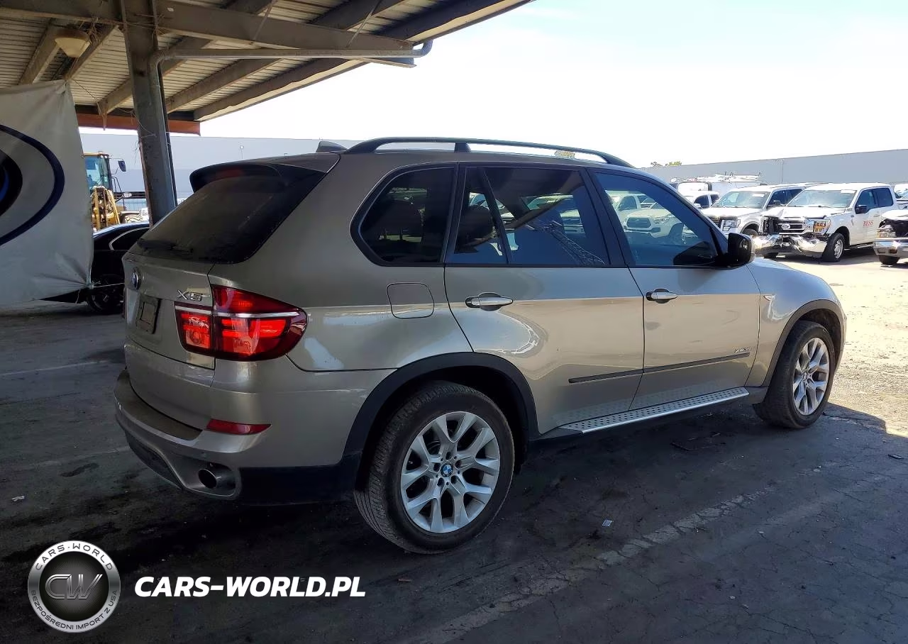 2011 BMW X5 xDrive35I VIN:5UXZV4C54BL738911 - 3