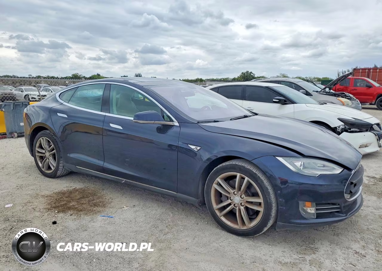 2013 Tesla Model S VIN:5YJSA1CN7DFP19725 - 4