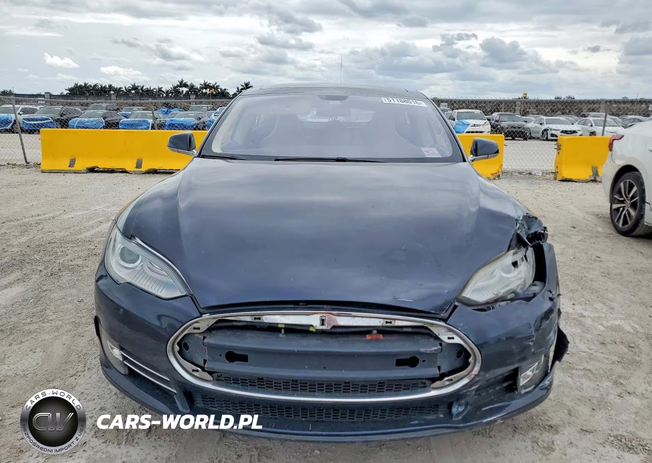 2013 Tesla Model S VIN:5YJSA1CN7DFP19725 - 5
