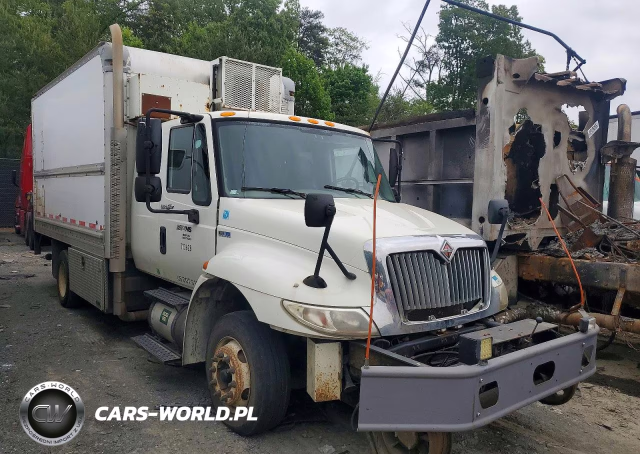 2014 International 4300 Box Truck