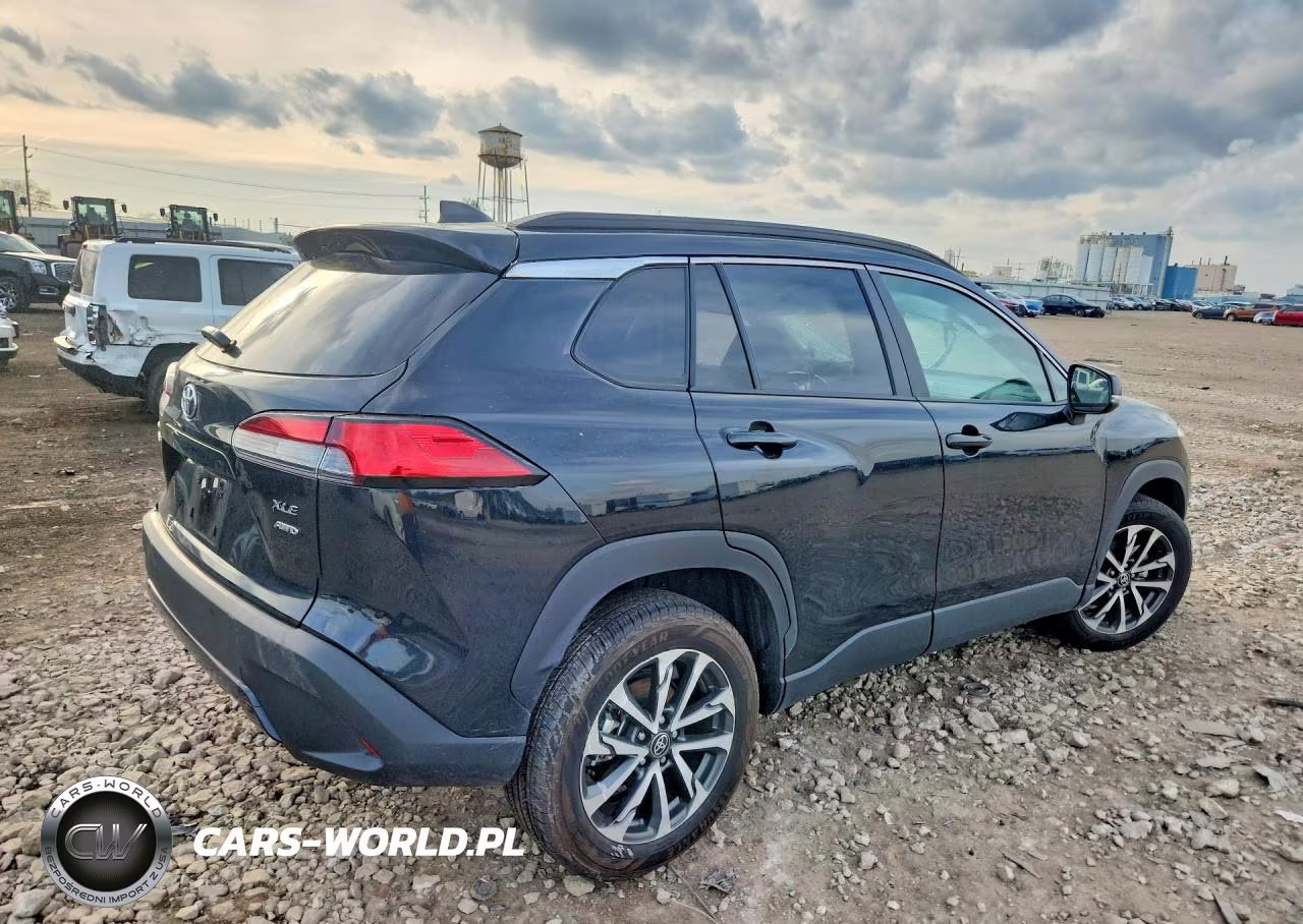 2025 Toyota Corolla Cross Xle VIN:7MUDAABG9SV130816 - 3