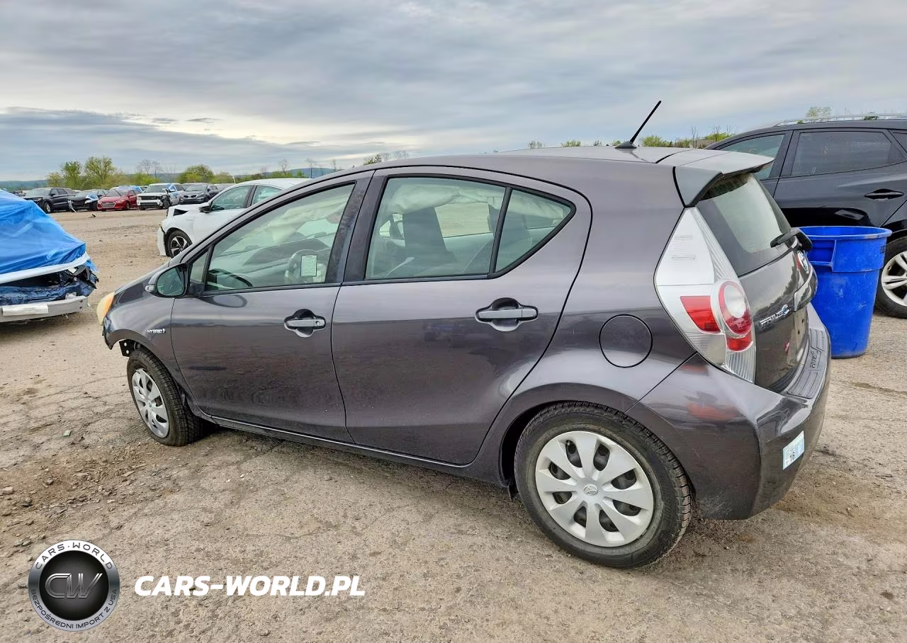 2013 Toyota Prius C One VIN:JTDKDTB32D1557109 - 2