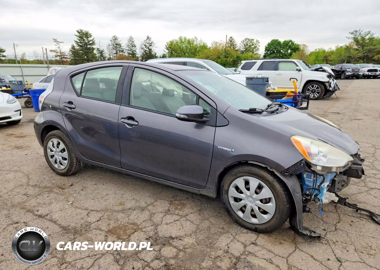 2013 Toyota Prius C One VIN:JTDKDTB32D1557109 - 4