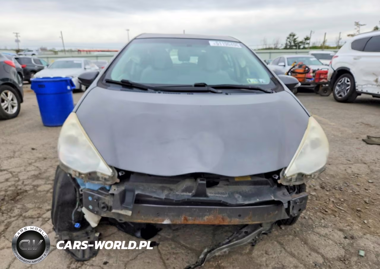 2013 Toyota Prius C One VIN:JTDKDTB32D1557109 - 5