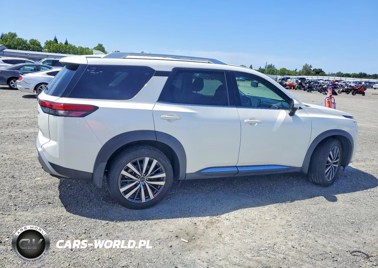 2022 Nissan Pathfinder Platinum VIN:5N1DR3DJ2NC267556 - 3