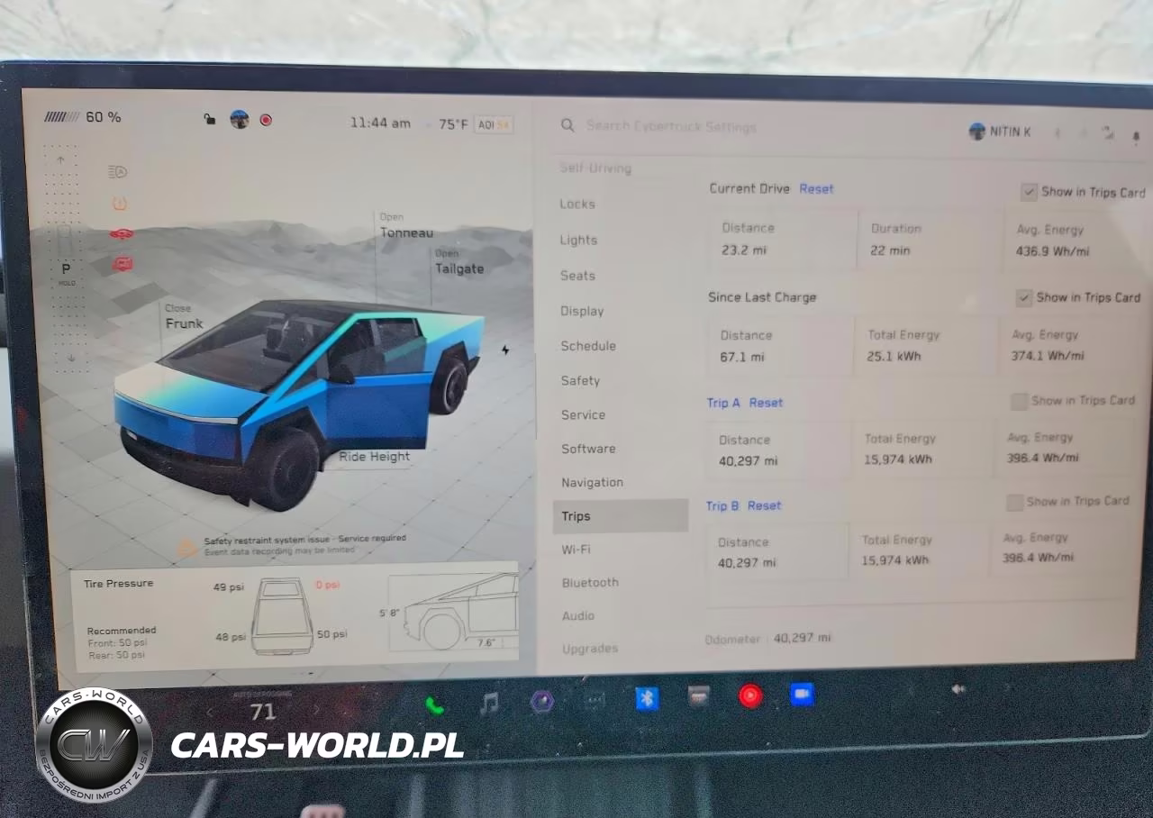 2025 Tesla Cybertruck VIN:7G2CEHED9SA078638 - 9