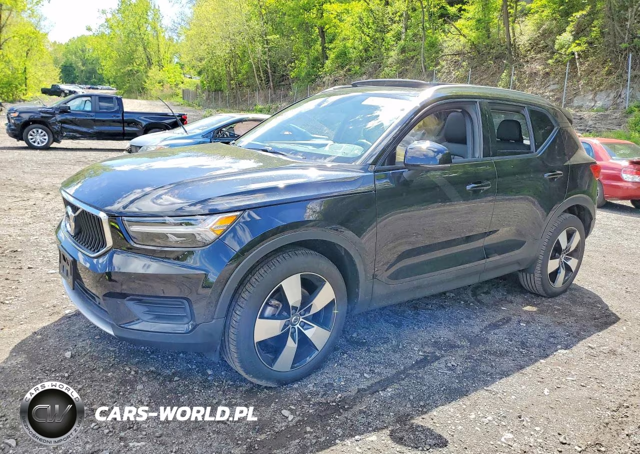 2022 Volvo Xc40 T5 Momentum – zdjęcie 1 z 14