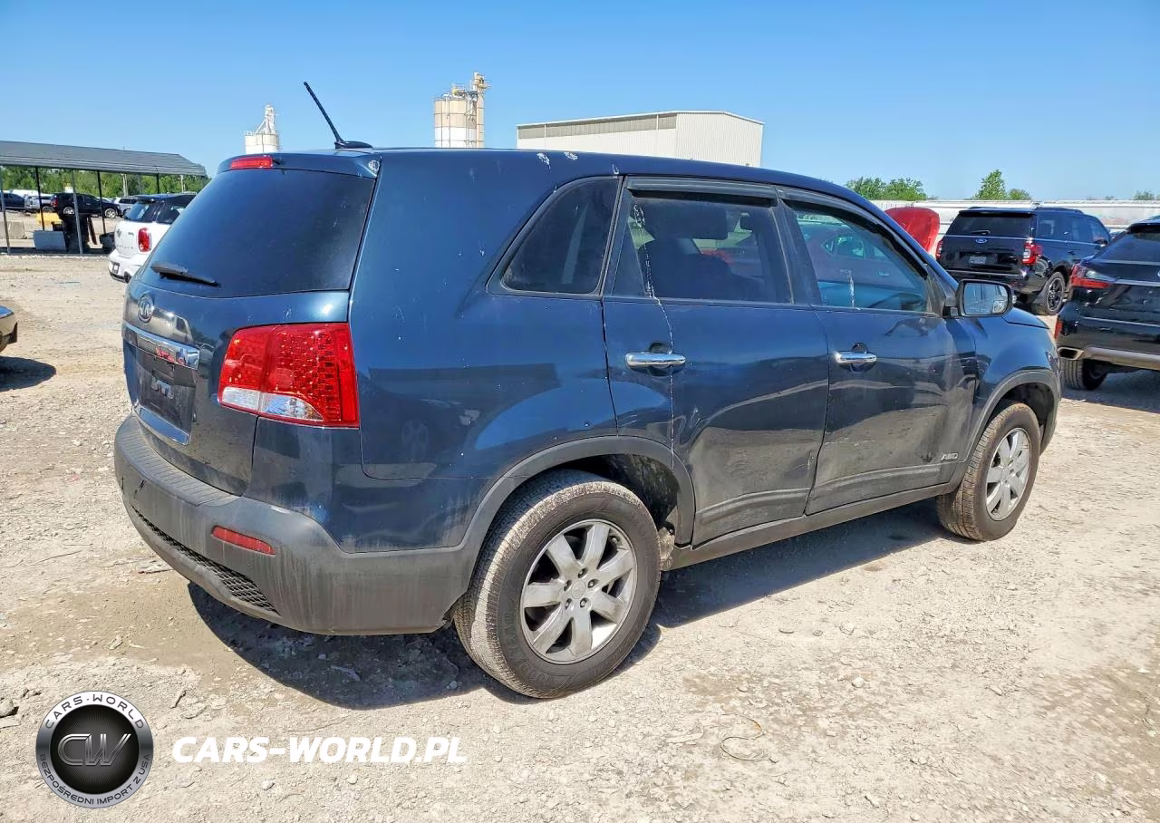 2011 Kia Sorento Lx VIN:5XYKTCA16BG155318 - 3