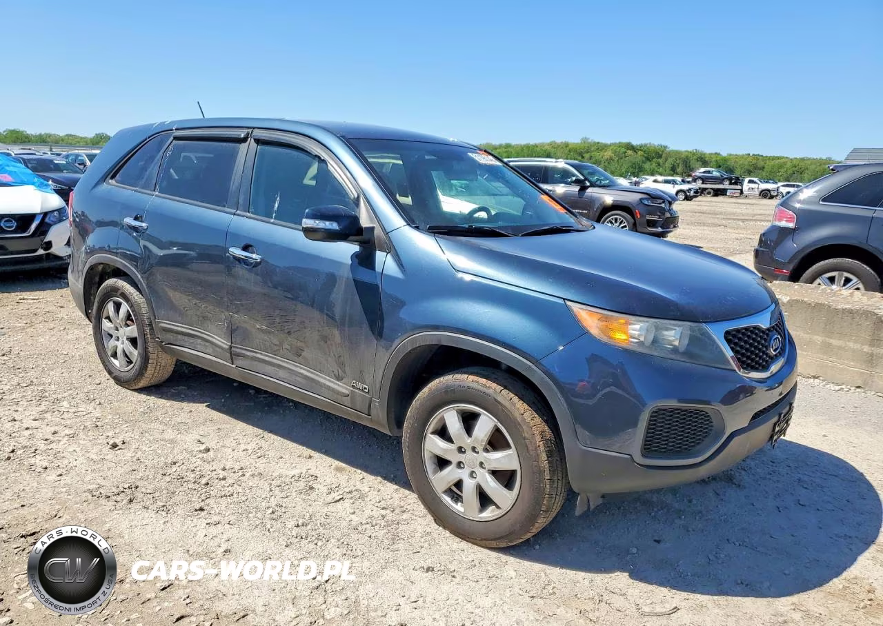 2011 Kia Sorento Lx VIN:5XYKTCA16BG155318 - 4