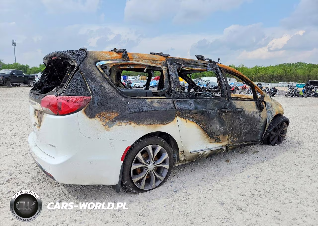 2020 Chrysler Pacifica VIN:2C4RC1GGXLR116422 - 3