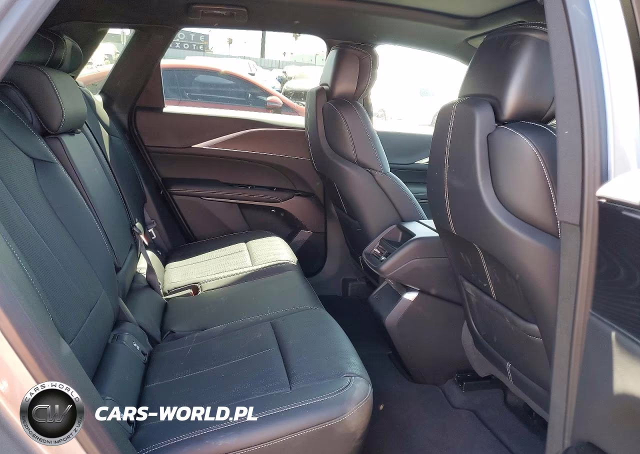 2026 Cadillac Lyriq Luxury VIN:1GYKPNRL9TZ301293 - 11