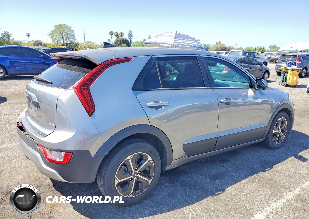 2023 Kia Niro Lx VIN:KNDCP3LE2P5065253 - 3