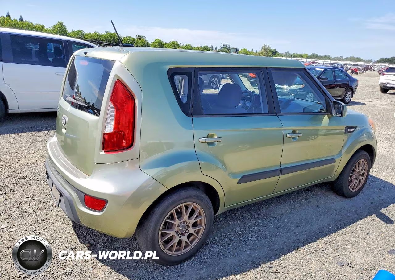 2013 Kia Soul Base VIN:KNDJT2A56D7528365 - 3