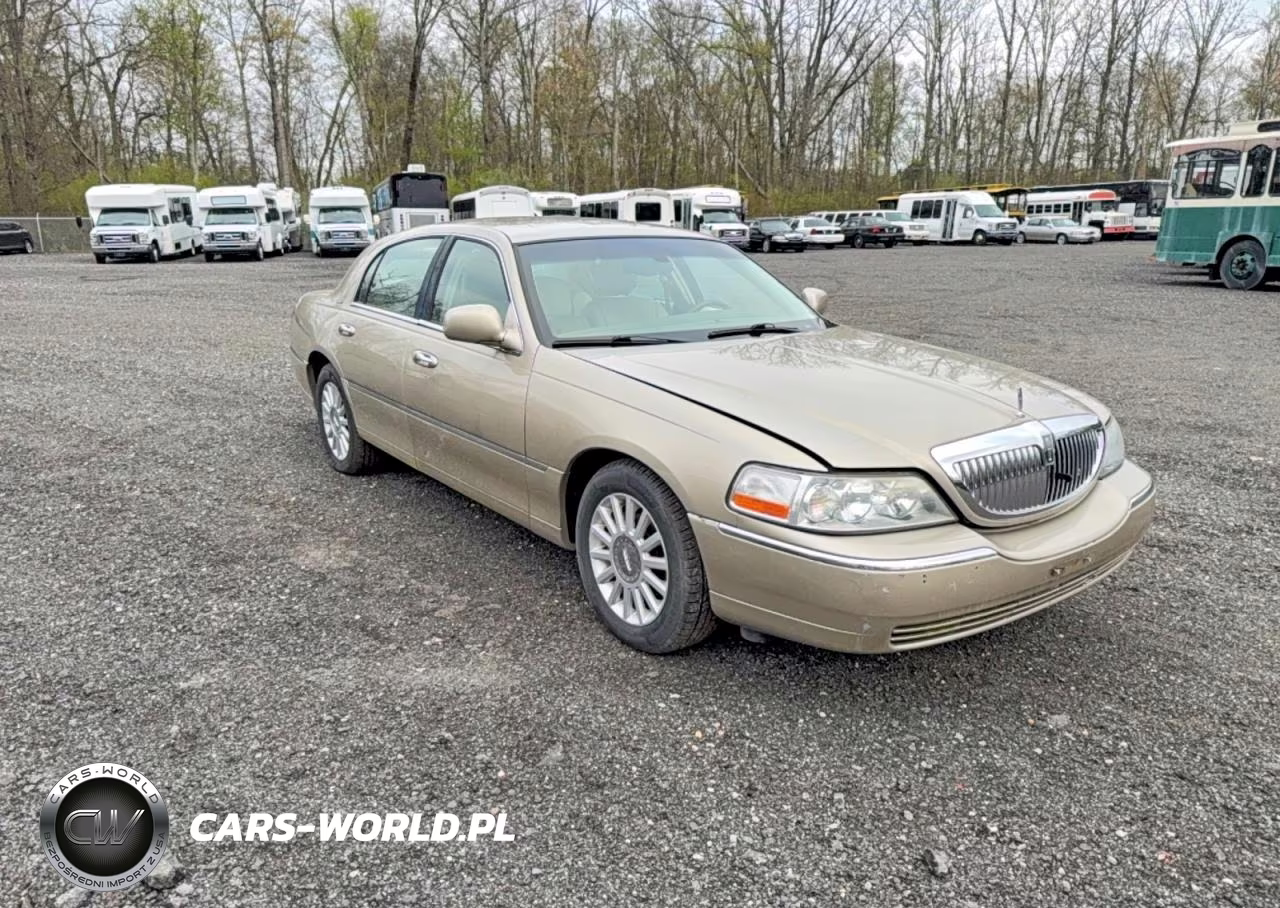 2005 Lincoln Town Car Signature