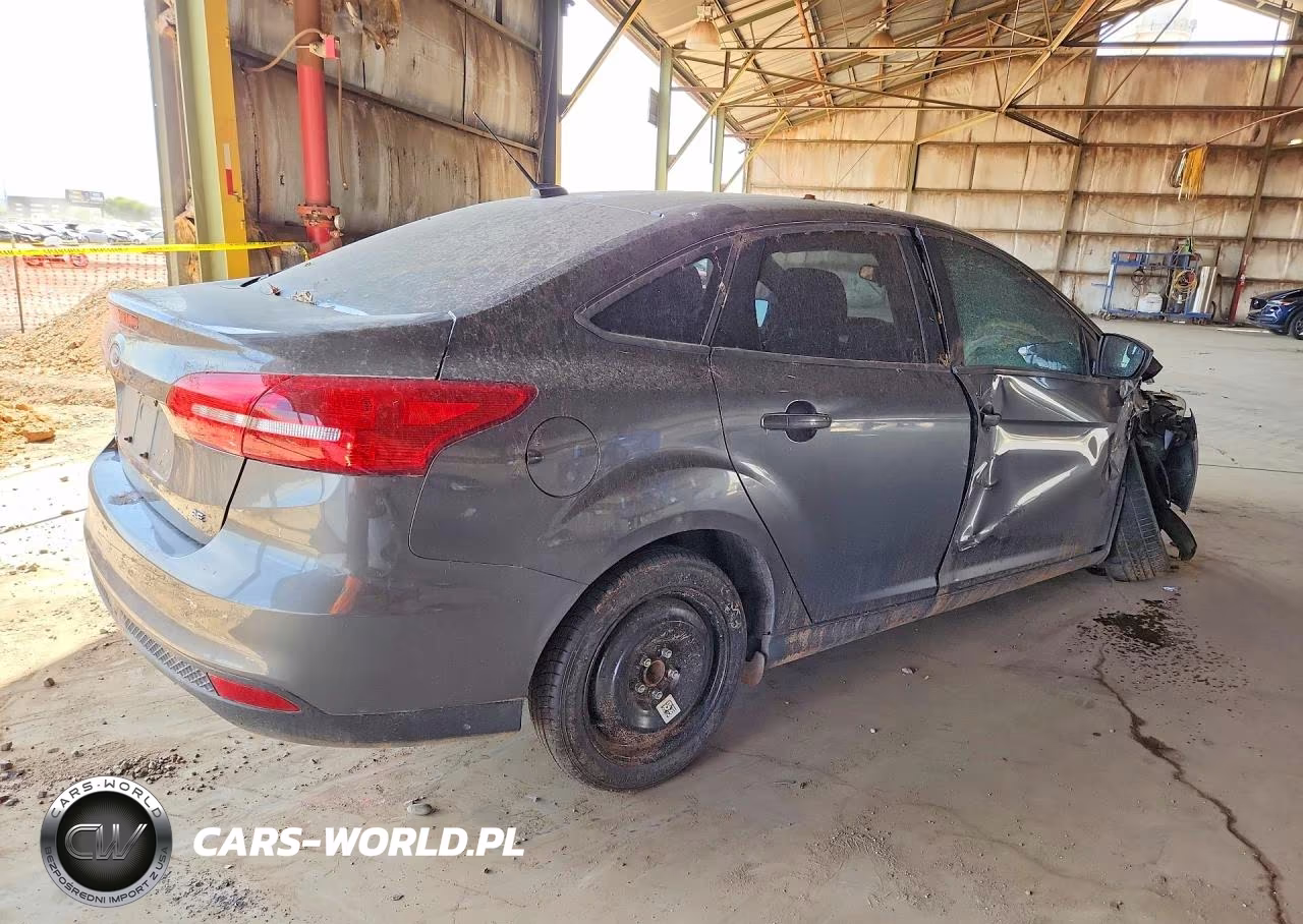 2018 Ford Focus Se VIN:1FADP3F28JL287813 - 3
