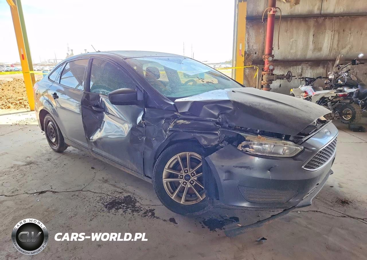 2018 Ford Focus Se VIN:1FADP3F28JL287813 - 4