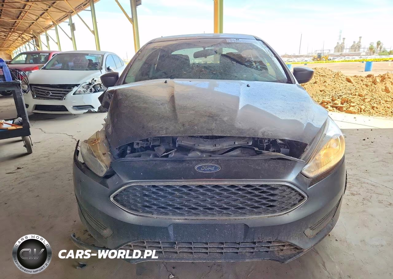 2018 Ford Focus Se VIN:1FADP3F28JL287813 - 5