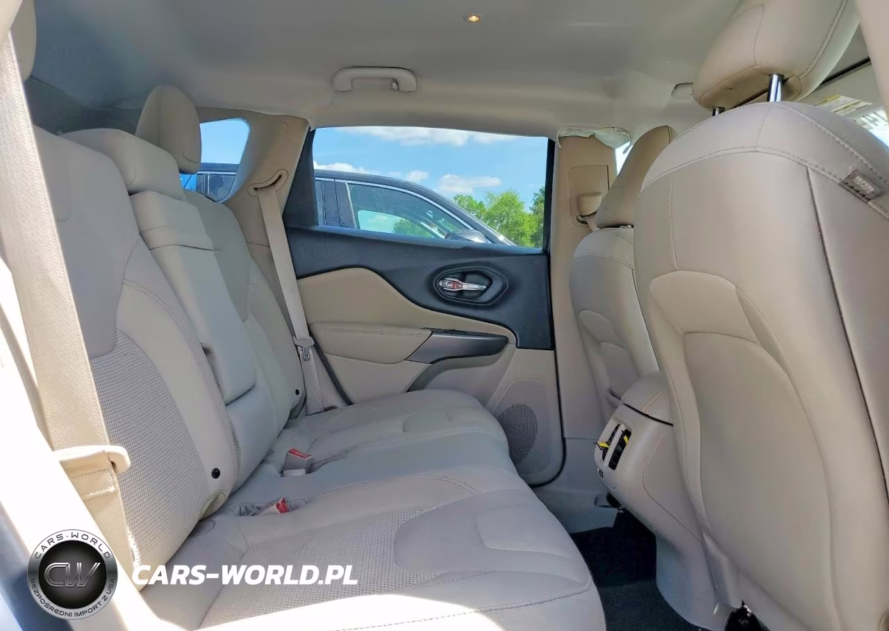2019 Jeep Cherokee Latitude VIN:1C4PJLCX4KD286498 - 11