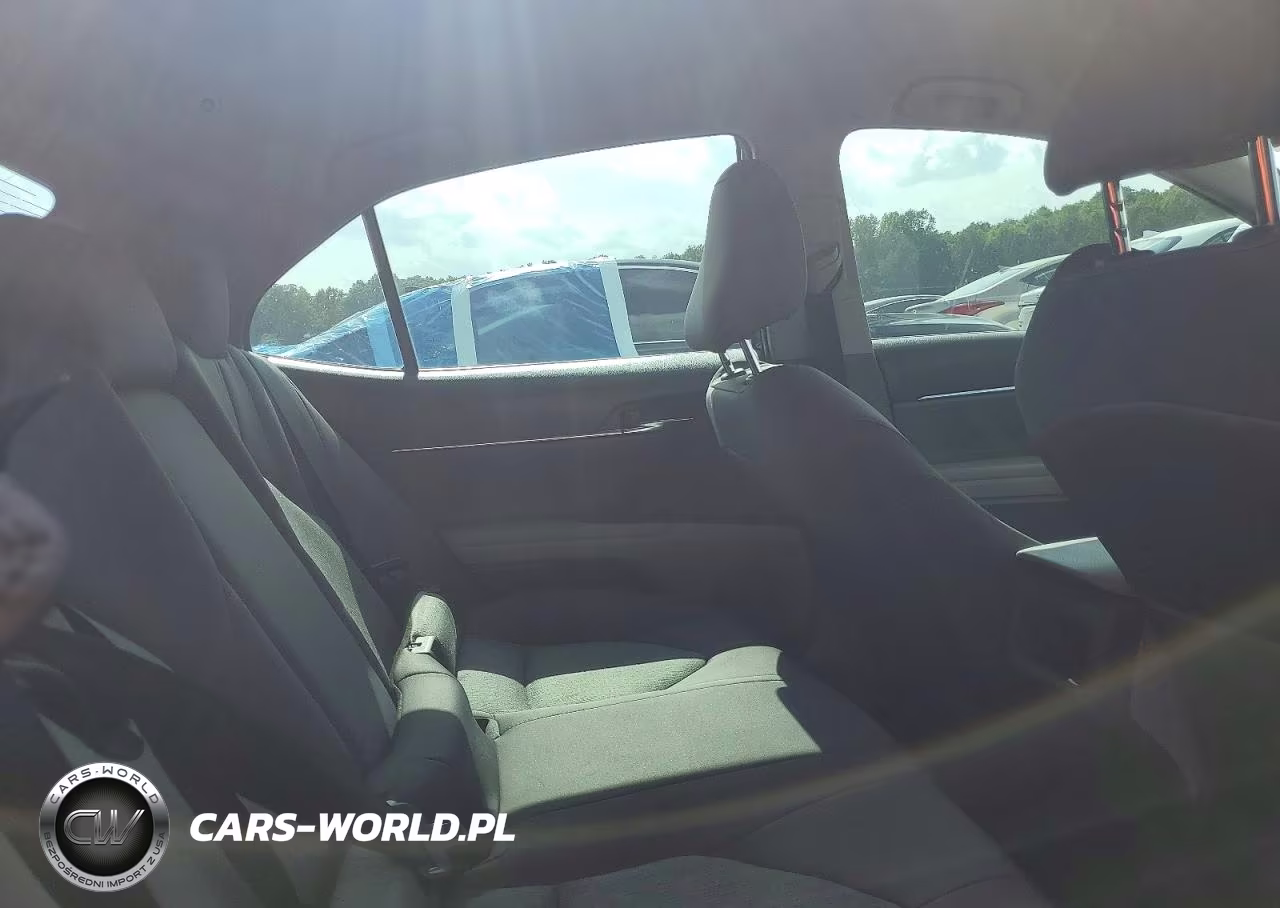 2020 Toyota Camry Le VIN:4T1C11AK3LU887618 - 10
