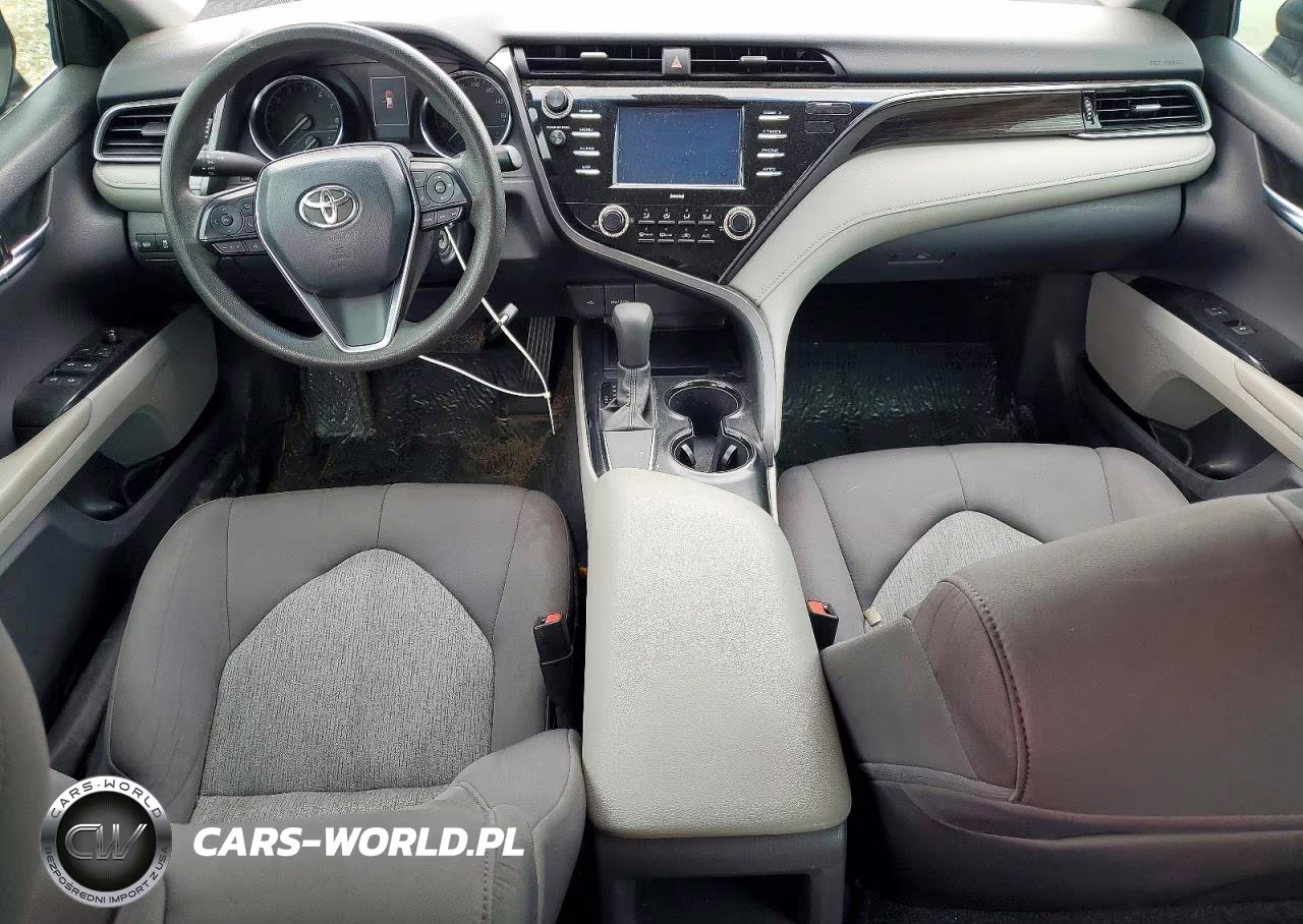 2020 Toyota Camry Le VIN:4T1C11AK3LU887618 - 8