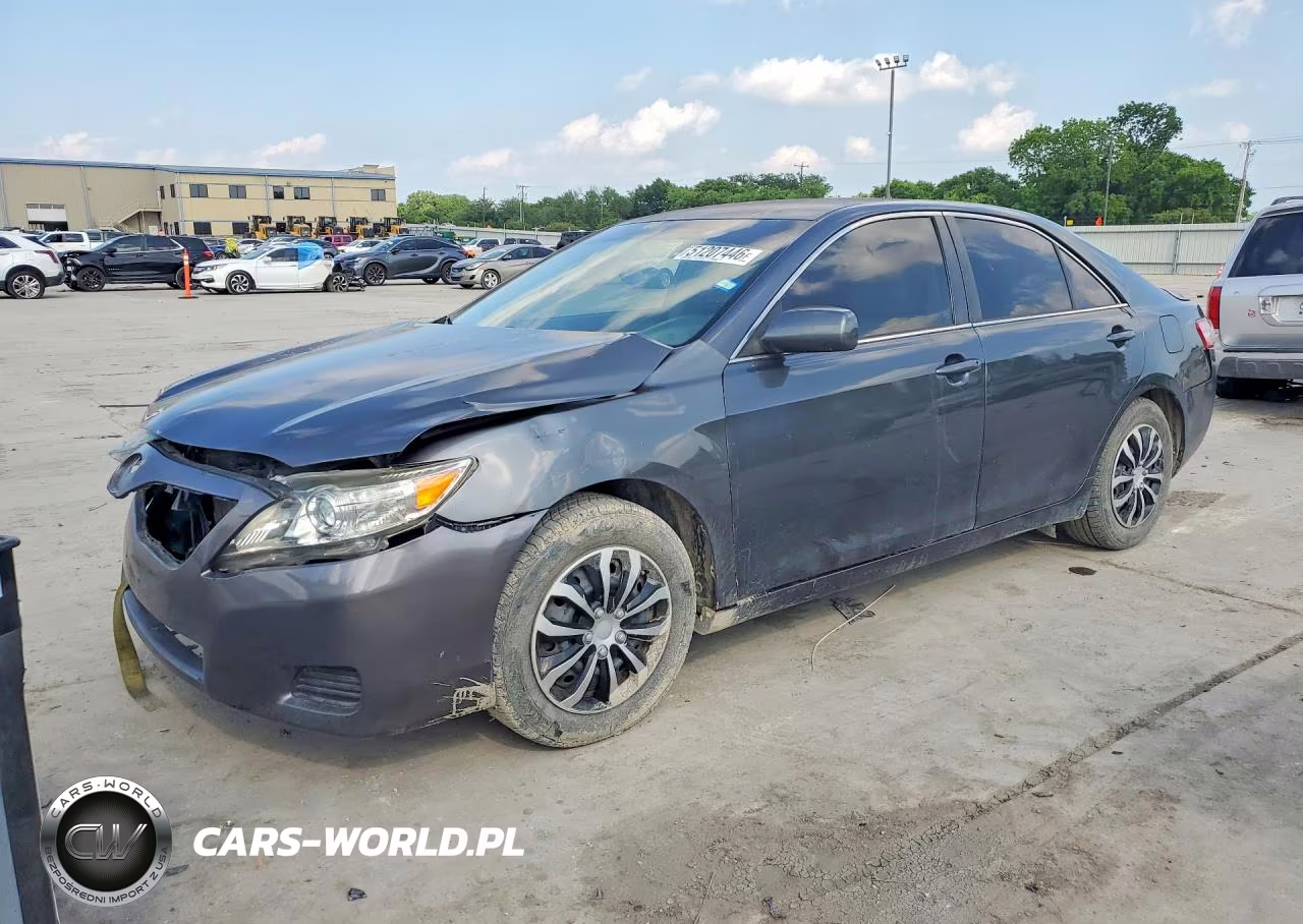 2011 Toyota Camry Le – zdjęcie 1 z 12