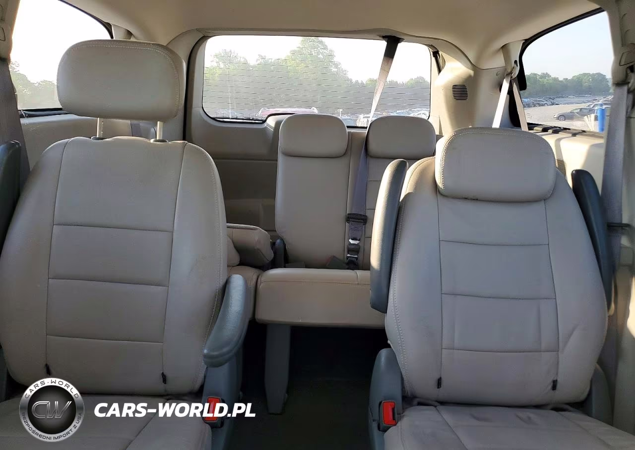 2010 Chrysler Town & Country Touring VIN:2A4RR5D15AR229160 - 10