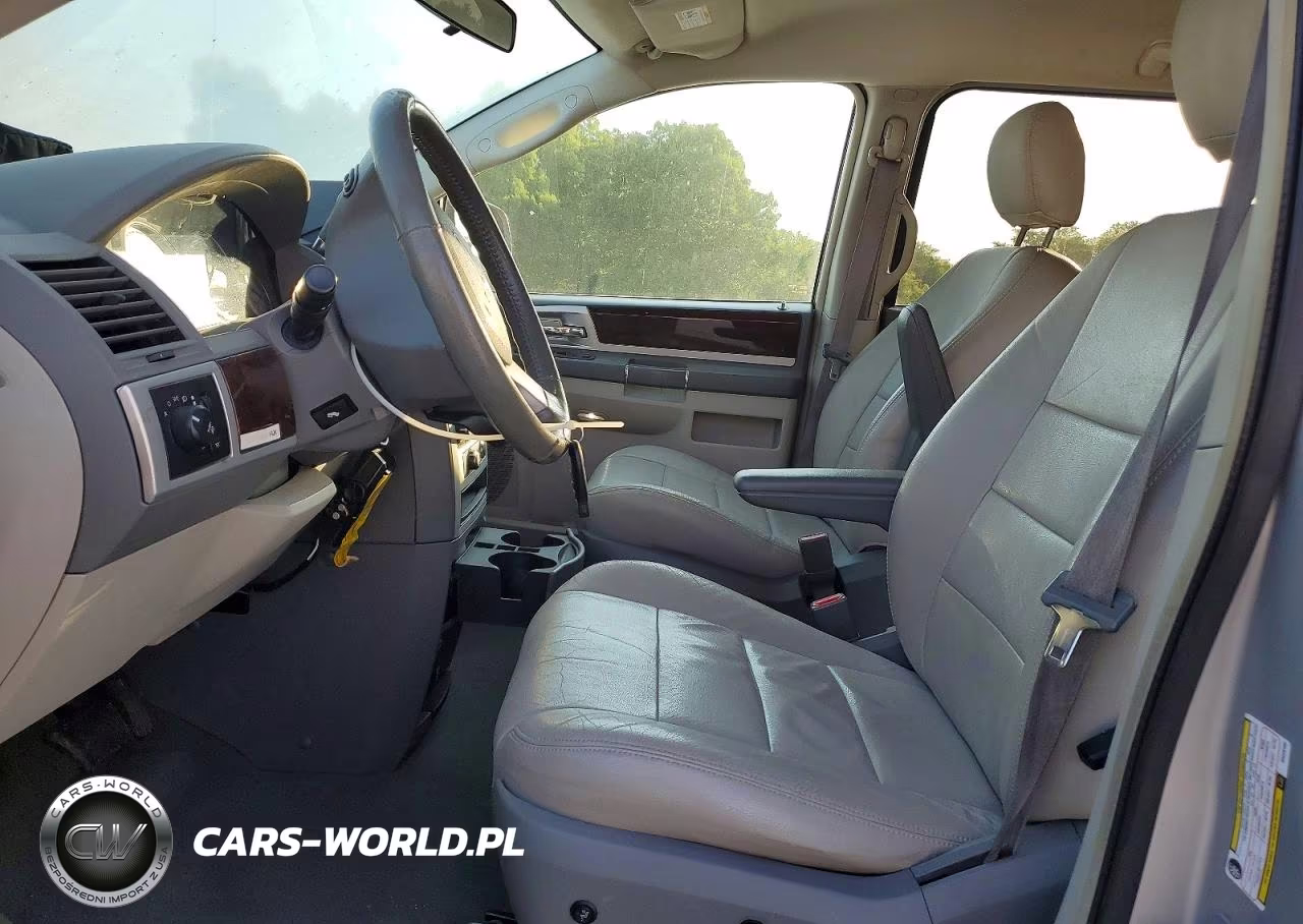 2010 Chrysler Town & Country Touring VIN:2A4RR5D15AR229160 - 7