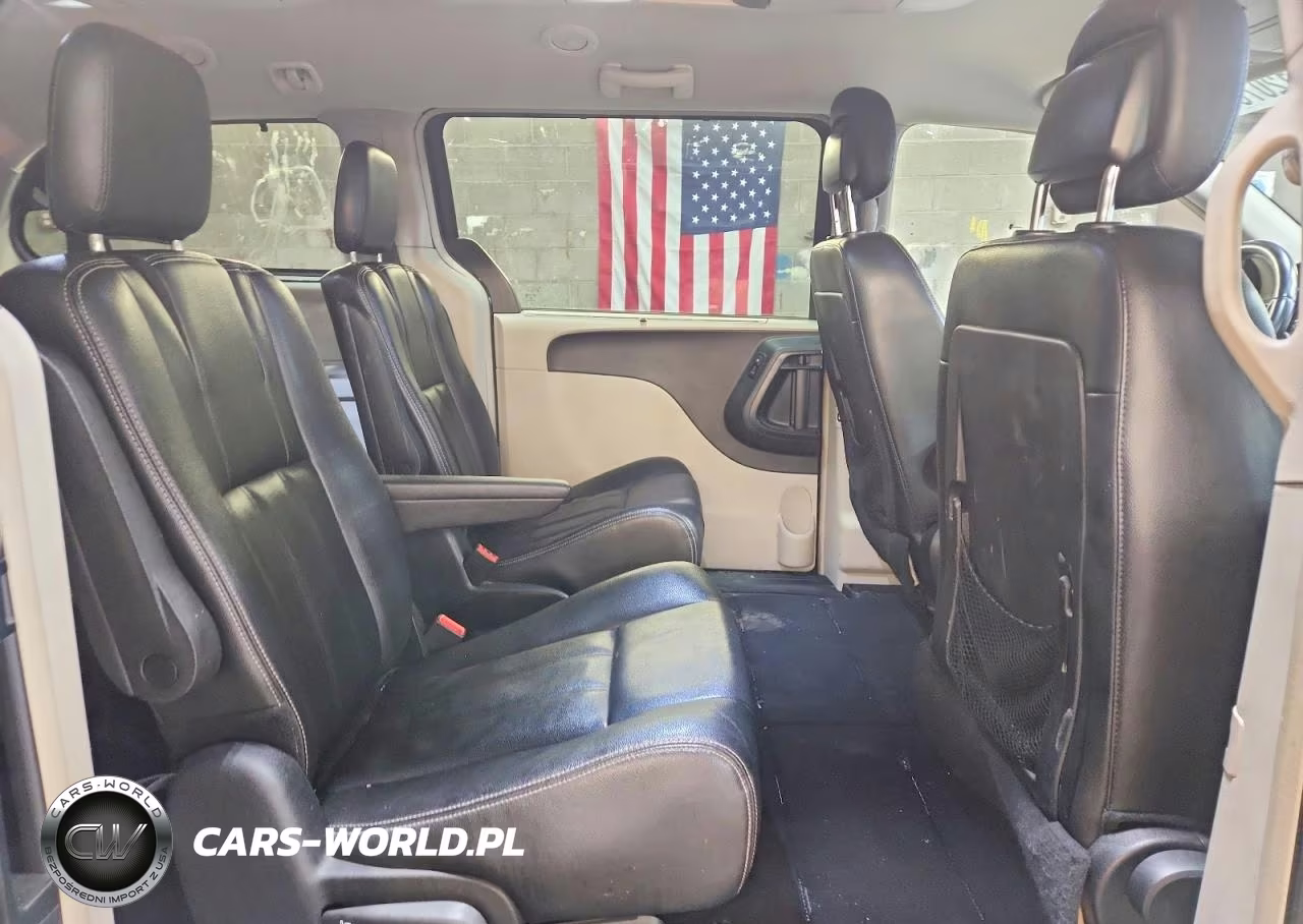 2015 Chrysler Town & Country Touring VIN:2C4RC1BG3FR741109 - 11