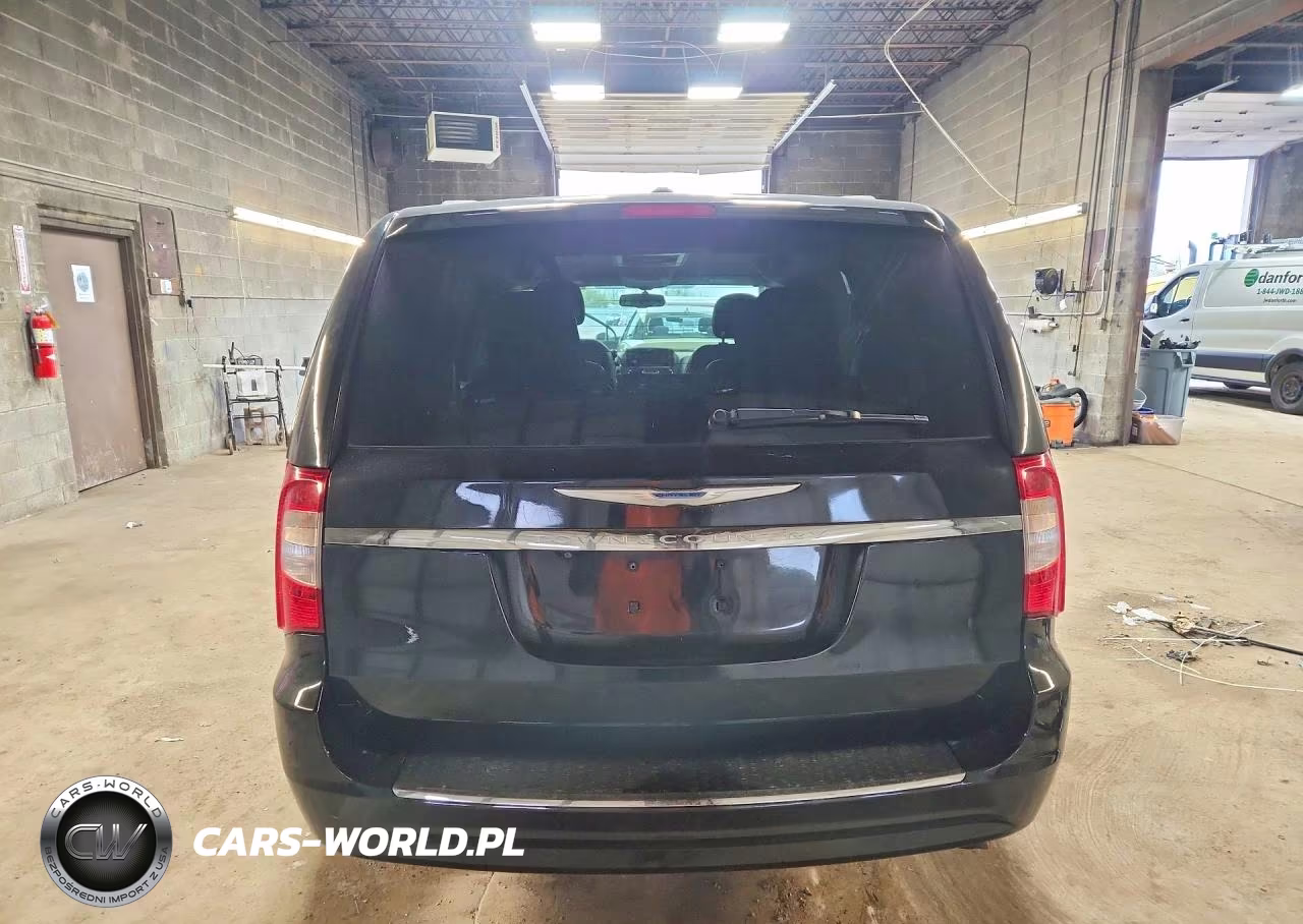 2015 Chrysler Town & Country Touring VIN:2C4RC1BG3FR741109 - 6