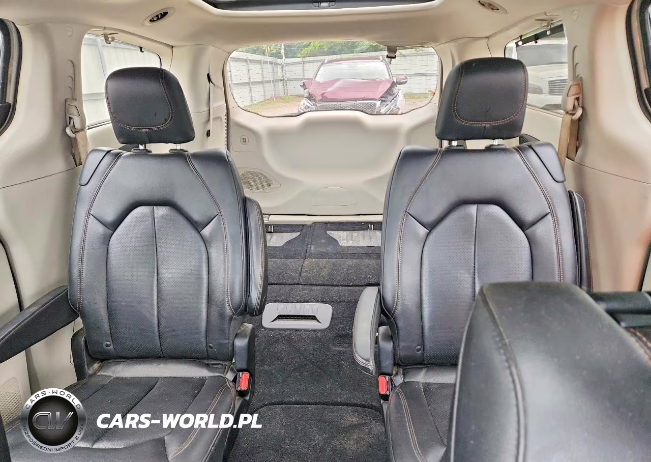 2019 Chrysler Pacifica Touring L Plus VIN:2C4RC1EG3KR604905 - 10