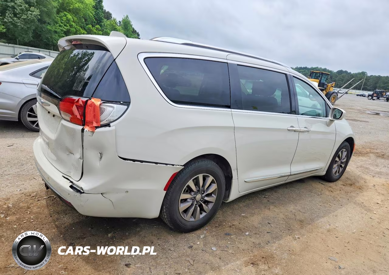 2019 Chrysler Pacifica Touring L Plus VIN:2C4RC1EG3KR604905 - 3