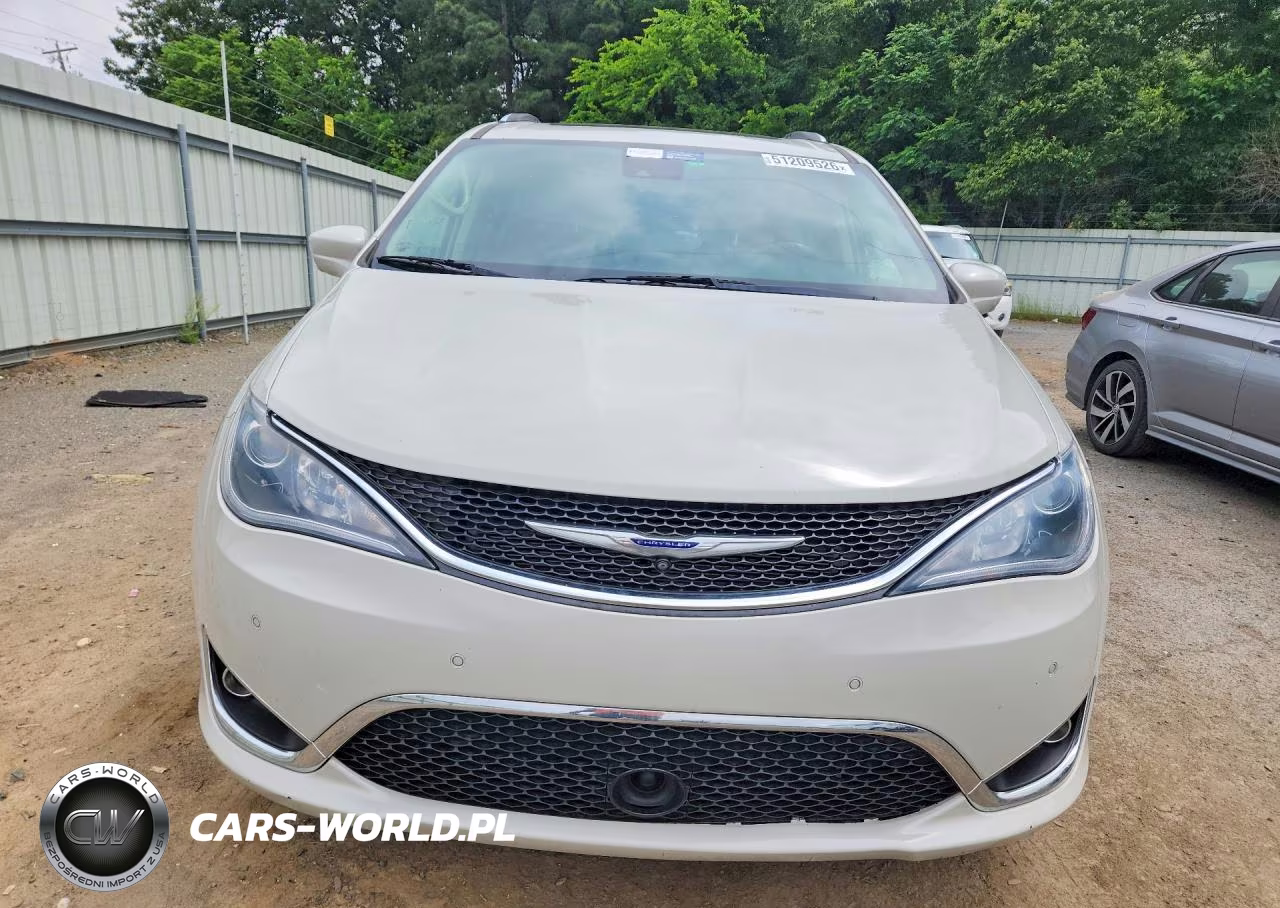 2019 Chrysler Pacifica Touring L Plus VIN:2C4RC1EG3KR604905 - 5
