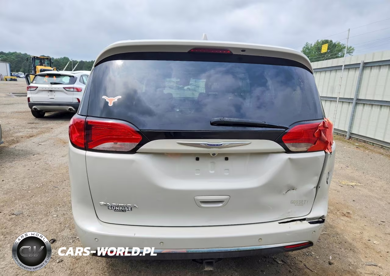 2019 Chrysler Pacifica Touring L Plus VIN:2C4RC1EG3KR604905 - 6
