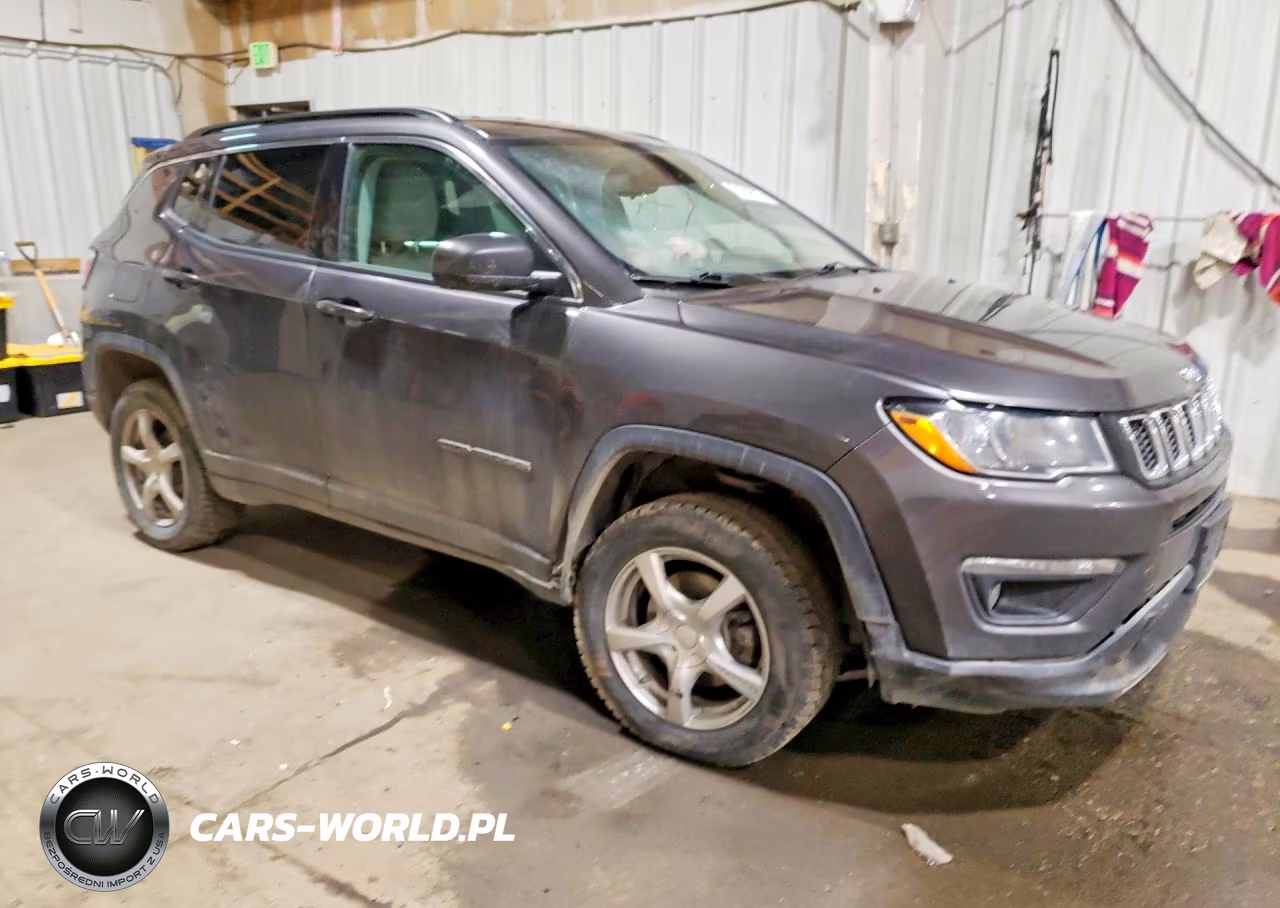 2019 Jeep Compass Latitude VIN:3C4NJDBB4KT599659 - 4