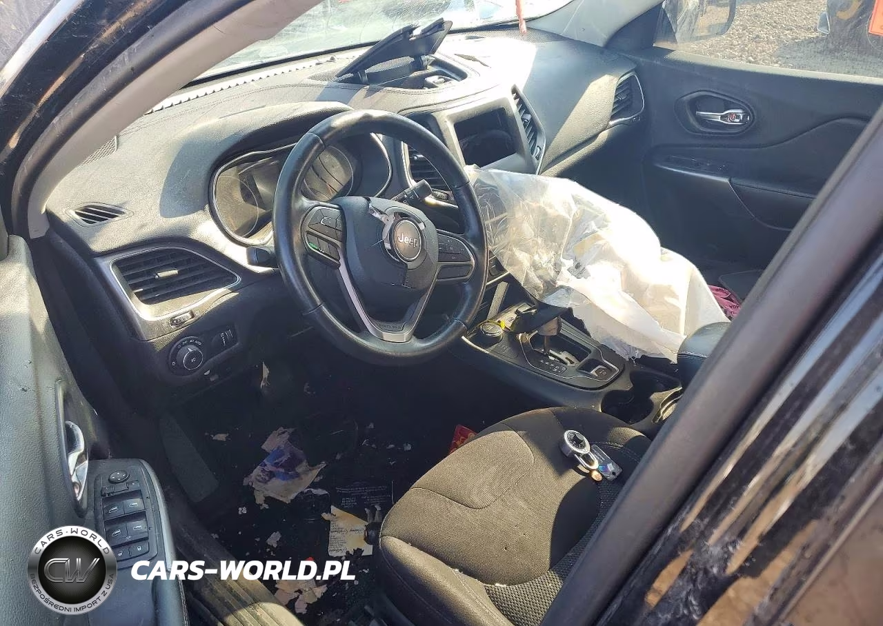 2019 Jeep Cherokee Latitude VIN:1C4PJMCB9KD283655 - 8