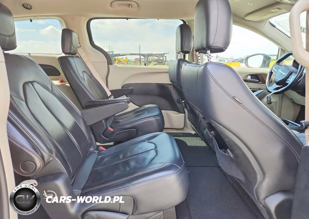 2018 Chrysler Pacifica Touring L VIN:2C4RC1BG5JR123458 - 11