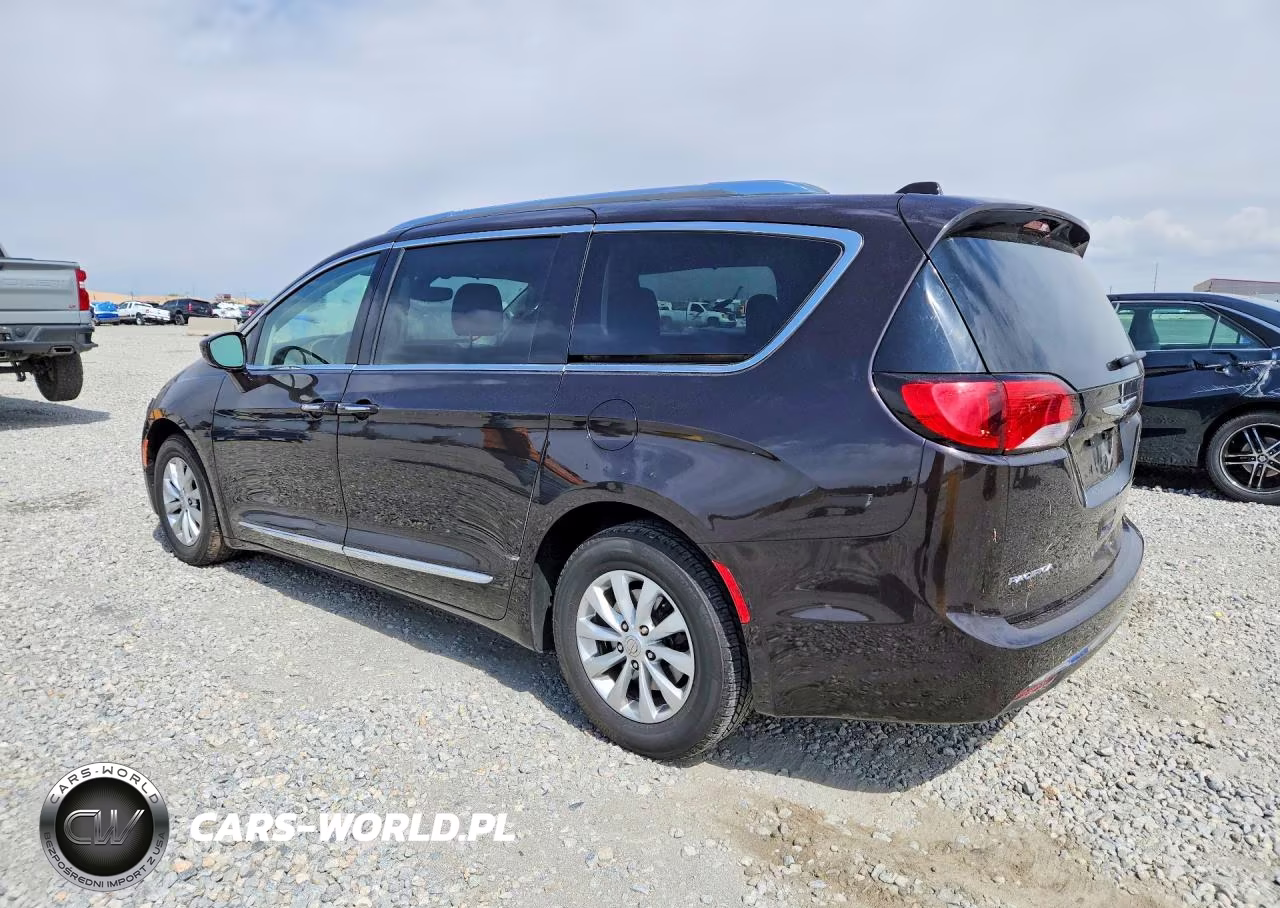 2018 Chrysler Pacifica Touring L VIN:2C4RC1BG5JR123458 - 2