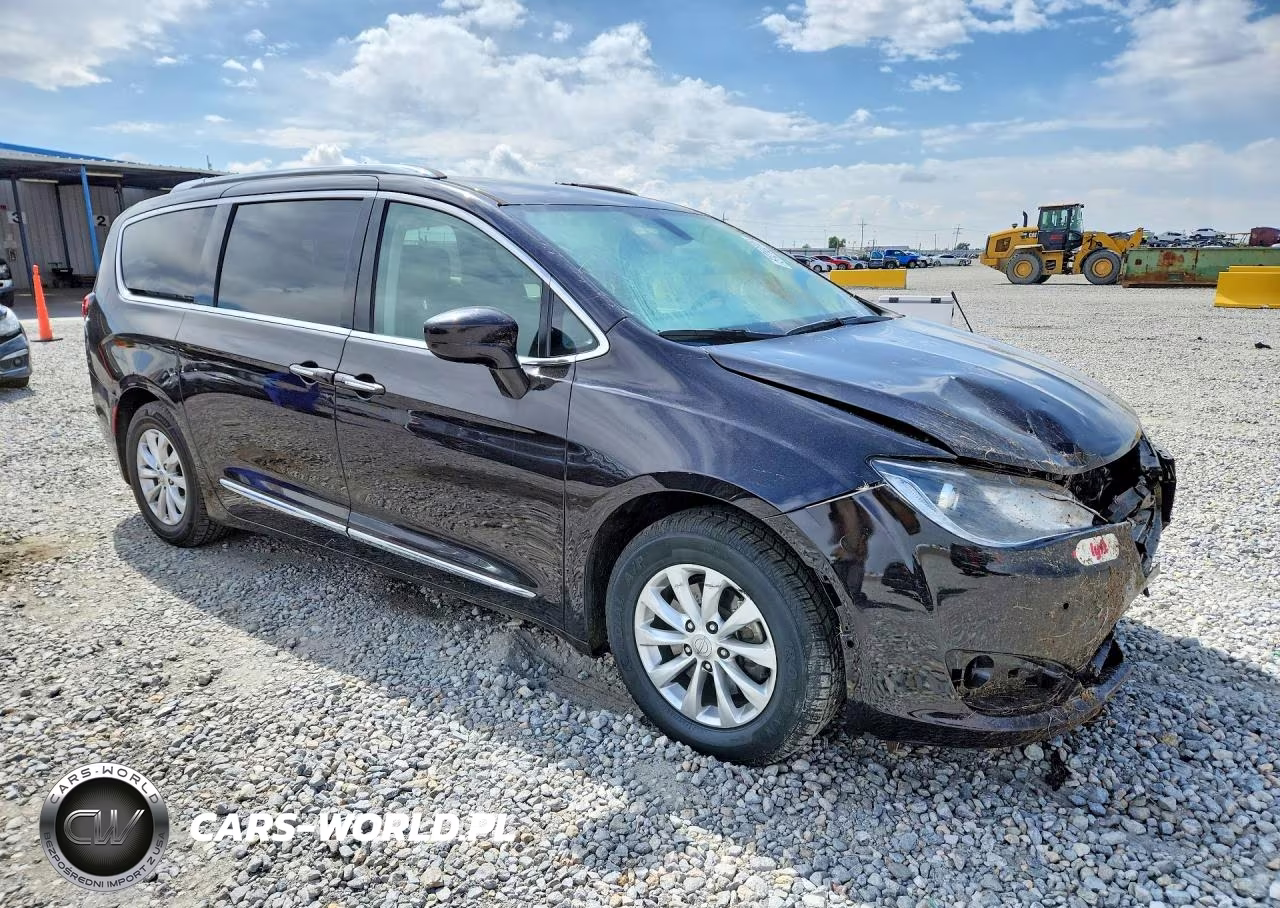 2018 Chrysler Pacifica Touring L VIN:2C4RC1BG5JR123458 - 4