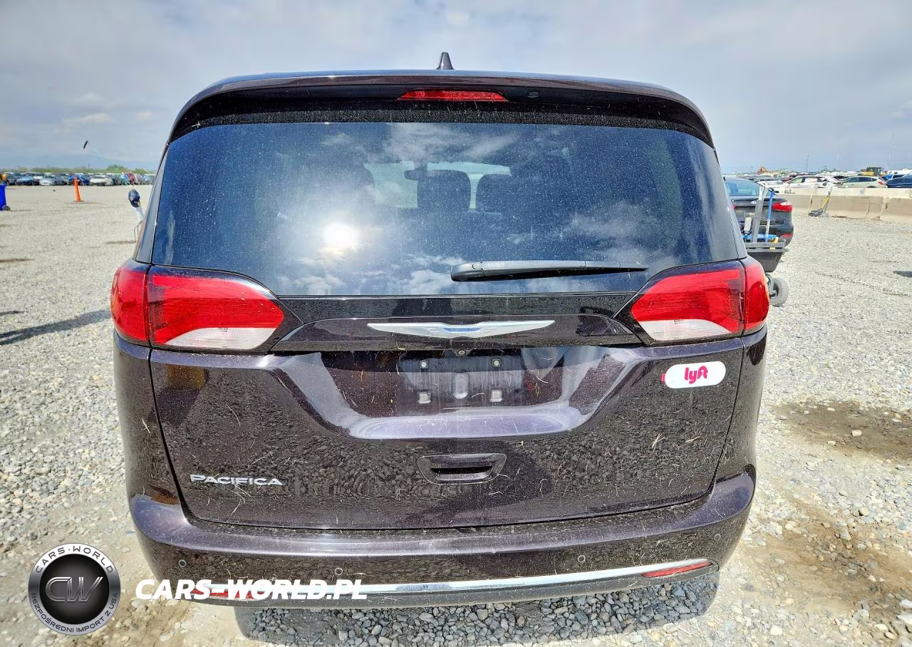2018 Chrysler Pacifica Touring L VIN:2C4RC1BG5JR123458 - 6