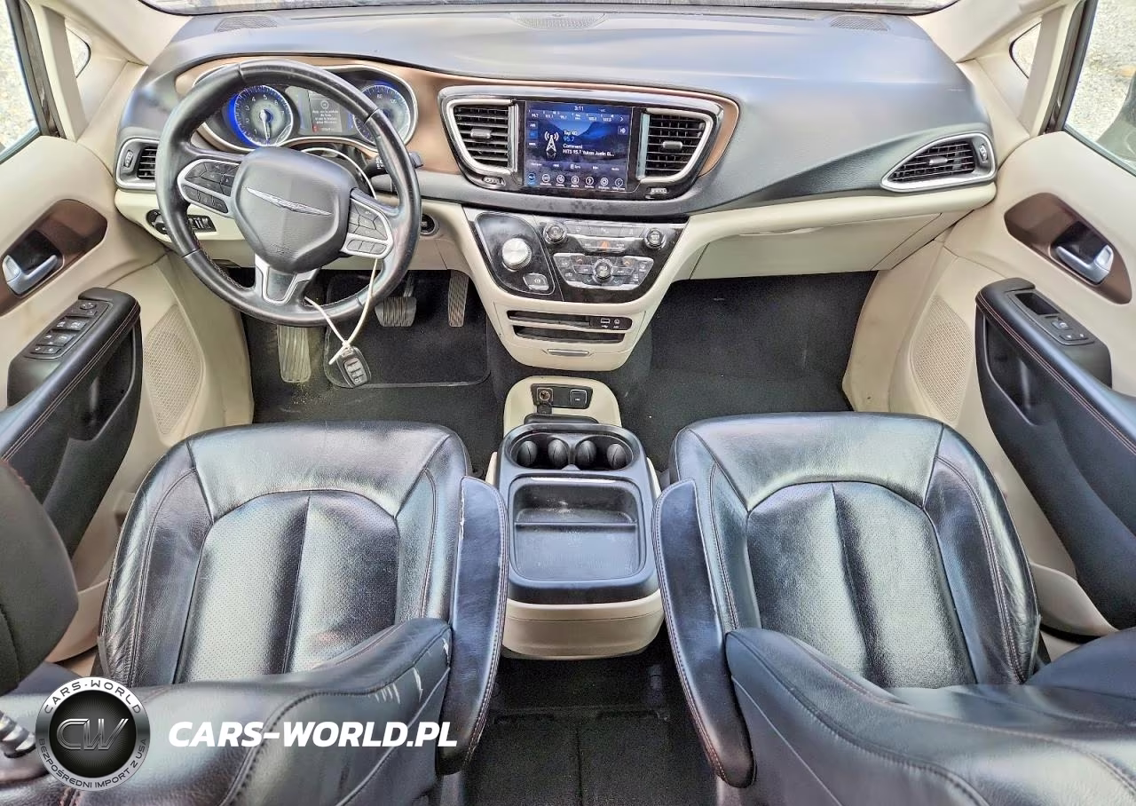 2018 Chrysler Pacifica Touring L VIN:2C4RC1BG5JR123458 - 8