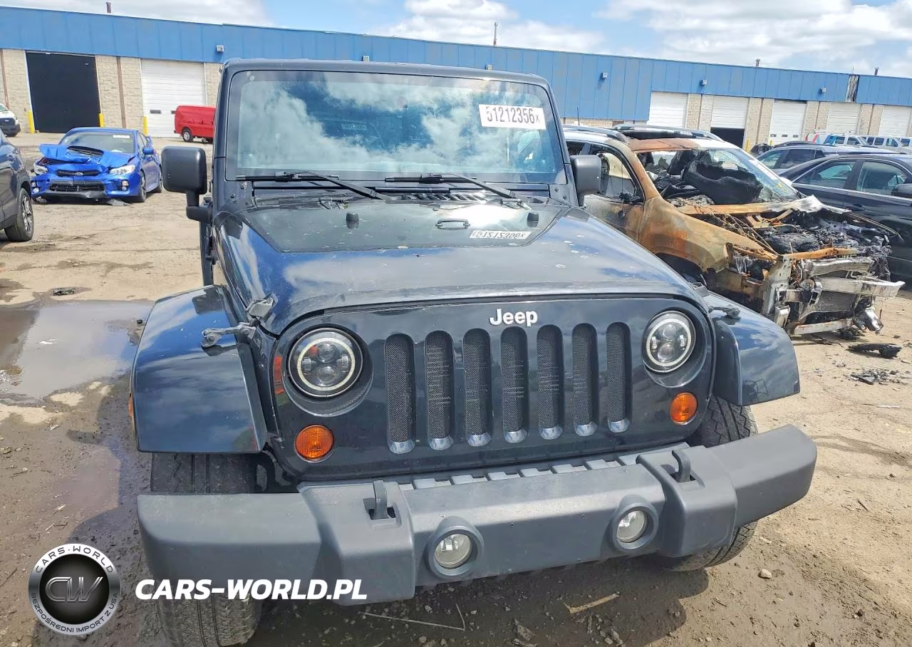 2012 Jeep Wrangler Unlimited Sahara VIN:1C4BJWEGXCL183392 - 5
