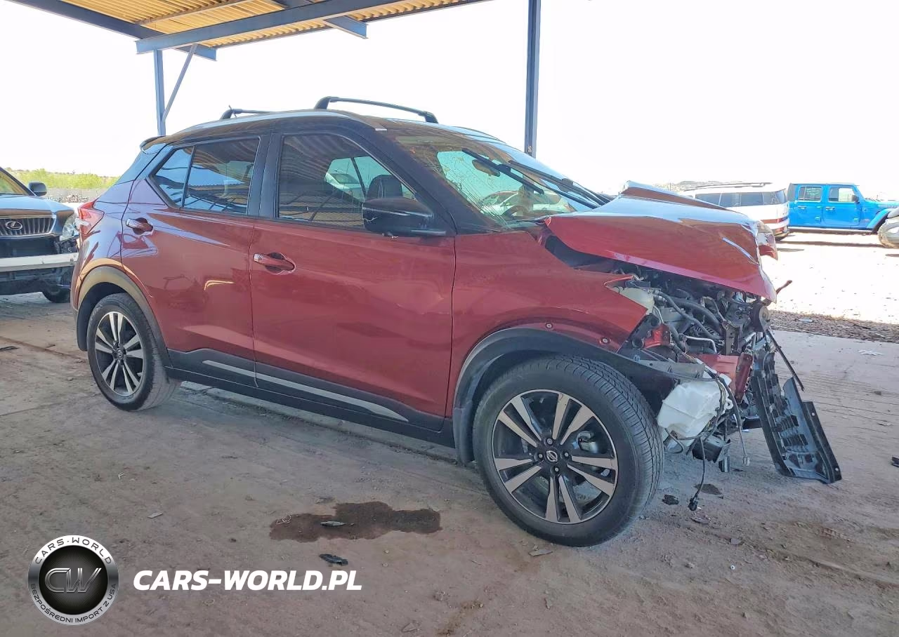 2019 Nissan Kicks Sr VIN:3N1CP5CU6KL564703 - 4
