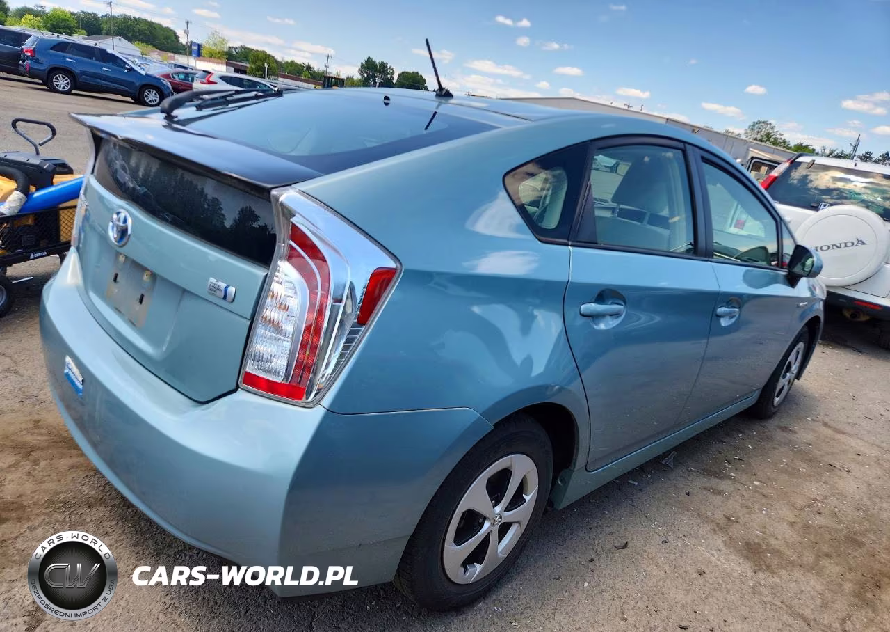 2015 Toyota Prius Two VIN:JTDKN3DU7F1906450 - 3
