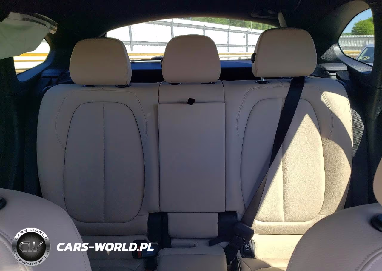 2018 BMW X1 xDrive28I VIN:WBXHT3C38J5L26945 - 10