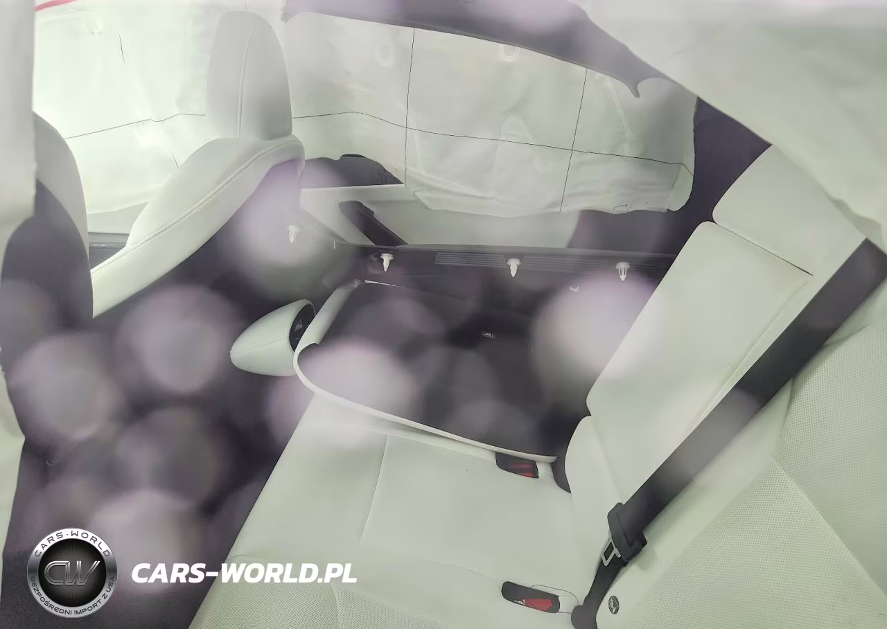 2026 Tesla Model Y VIN:7SAYGDEE9TF368325 - 10