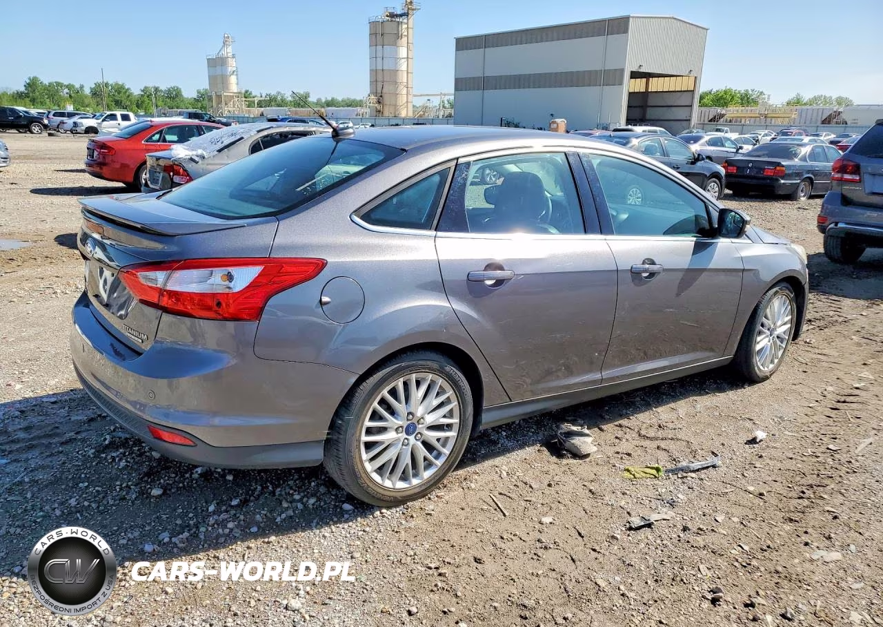 2014 Ford Focus Titanium VIN:1FADP3J29EL413240 - 3