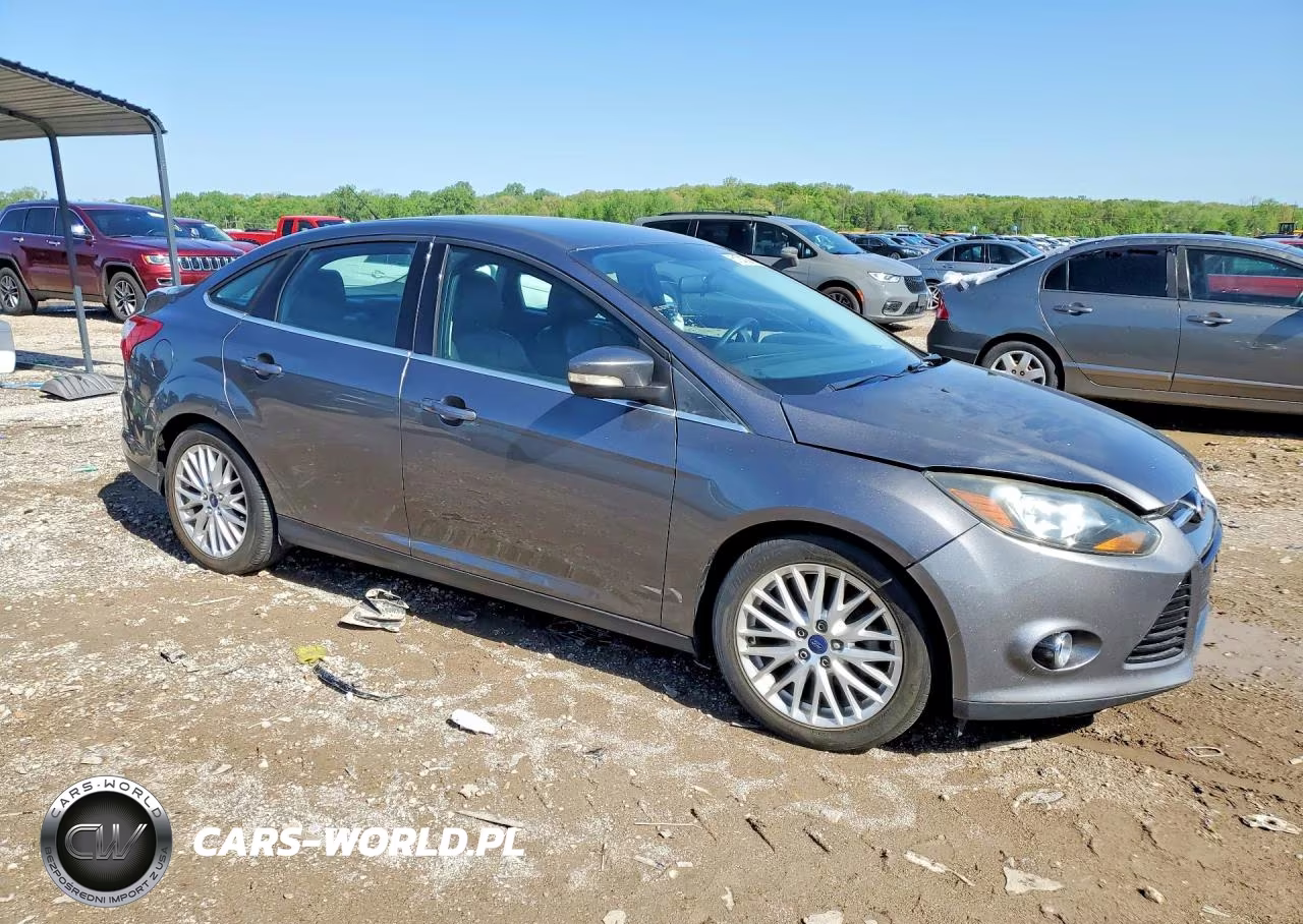 2014 Ford Focus Titanium VIN:1FADP3J29EL413240 - 4