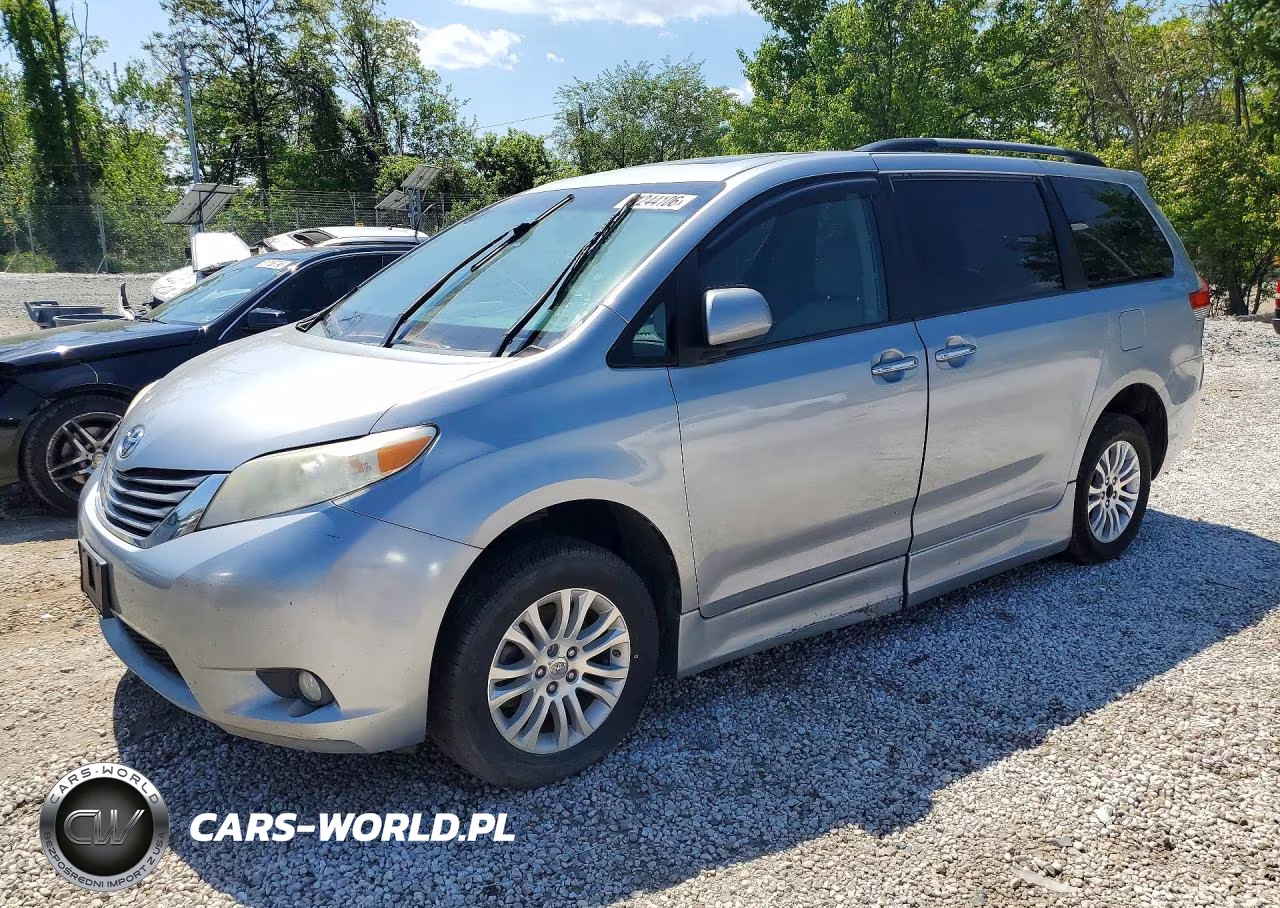 TOYOTA SIENNA XLE