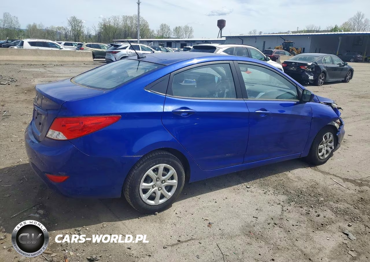 2013 Hyundai Accent VIN:KMHCT4AE7DU281343 - 3