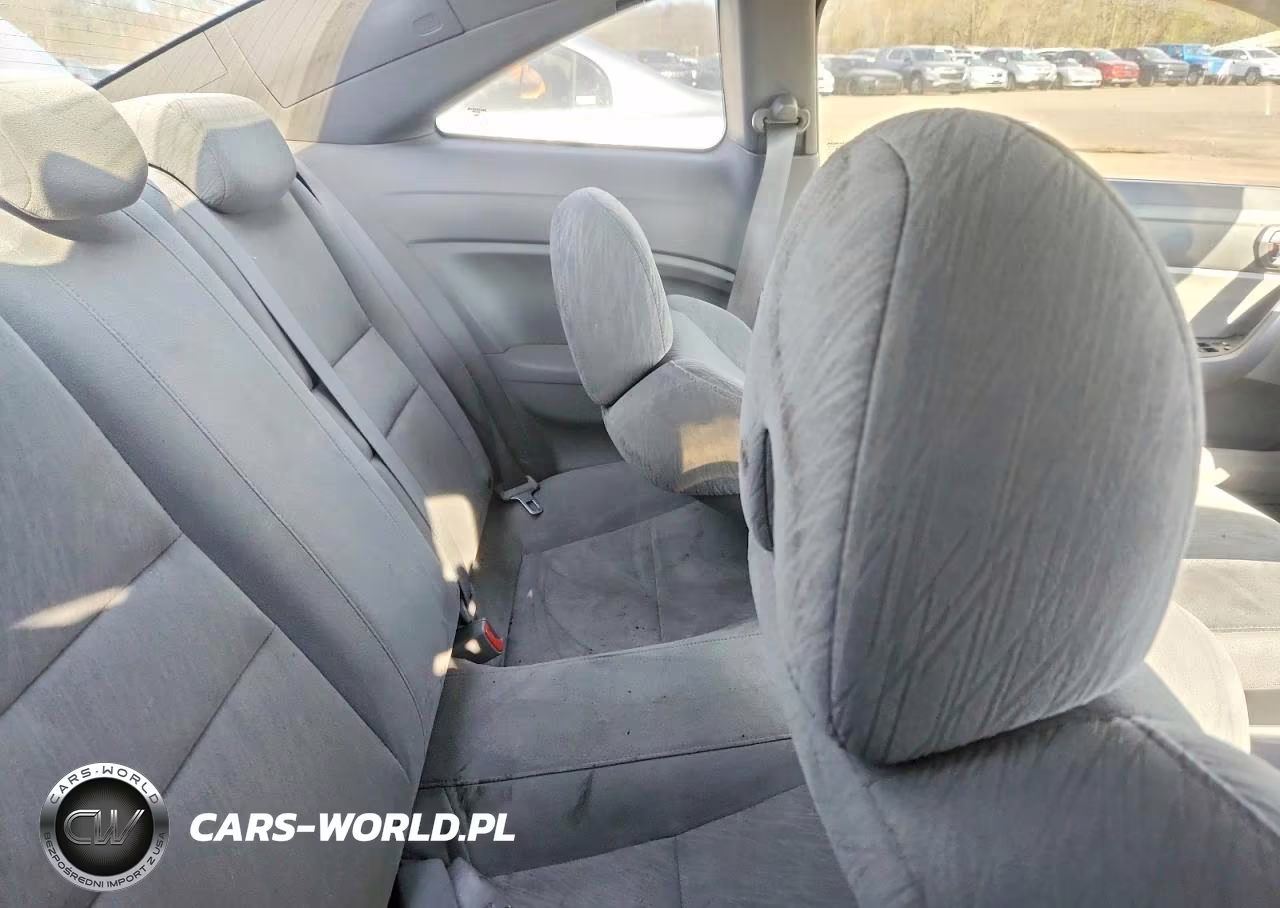 2007 Honda Civic Lx VIN:2HGFG12657H562772 - 10